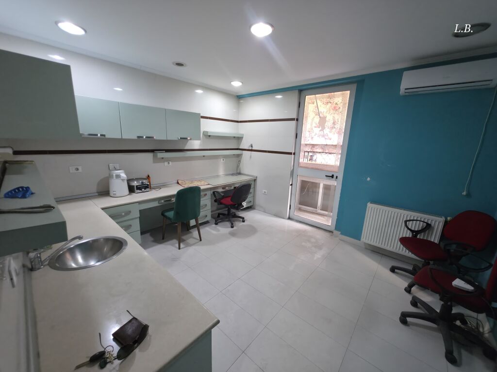 PREMISES FOR RENT AT KIKA 1 PARIS COMMUNE (SUITABLE FOR OFFICE OR CLINIC)