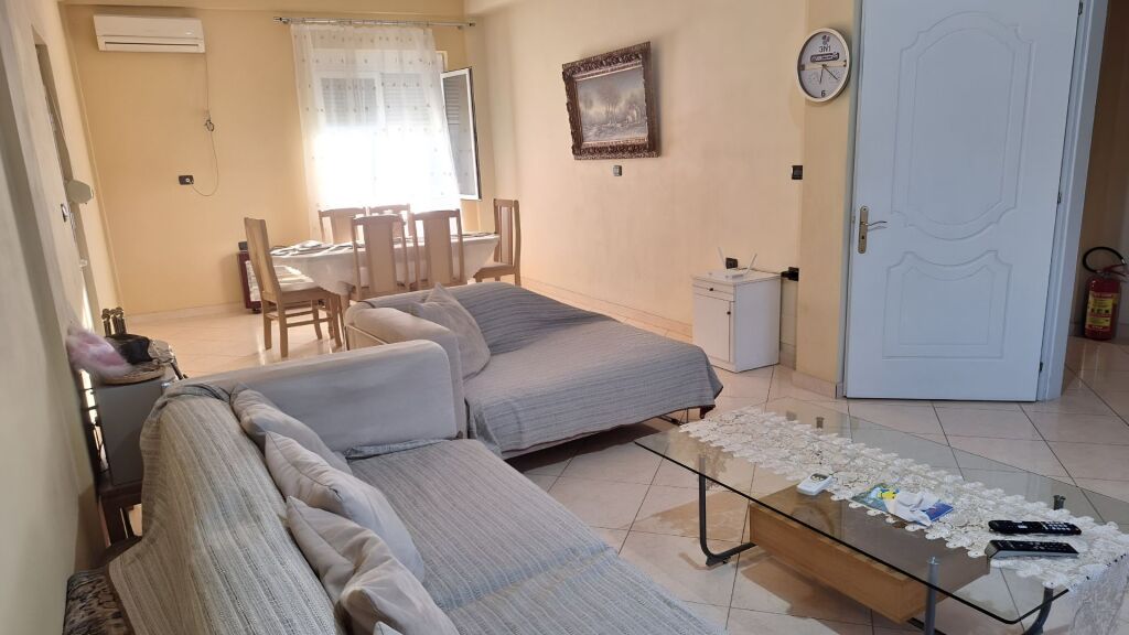 Casa privata in vendita ad Arapaj | 2 piani | Giardino e cortile