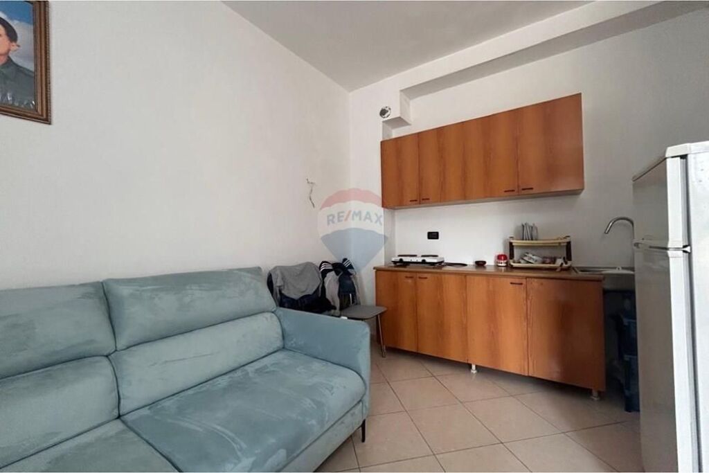 🏡 Apartament 1+1 për Shitje – Xhamia, Vlorë