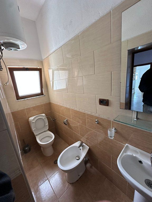 JEPET ME QERA Apartament ne Porcelan – KATI I DYTË I NJË VILE(50.000 leke)
