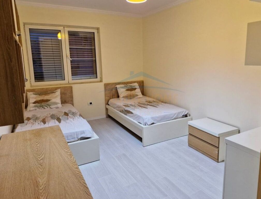 Shitet, Apartament 3+1+2, Porcelan
