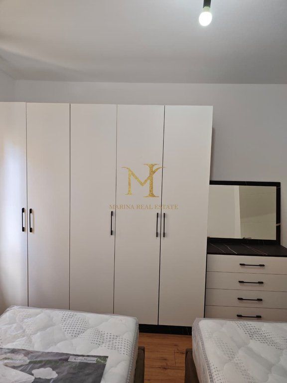 Appartamento 2+1 in affitto, 75 m², 2° piano, in un edificio esistente, in una delle zone più preferite di Durrës, vicino allo Stadio Niko Dovana !
