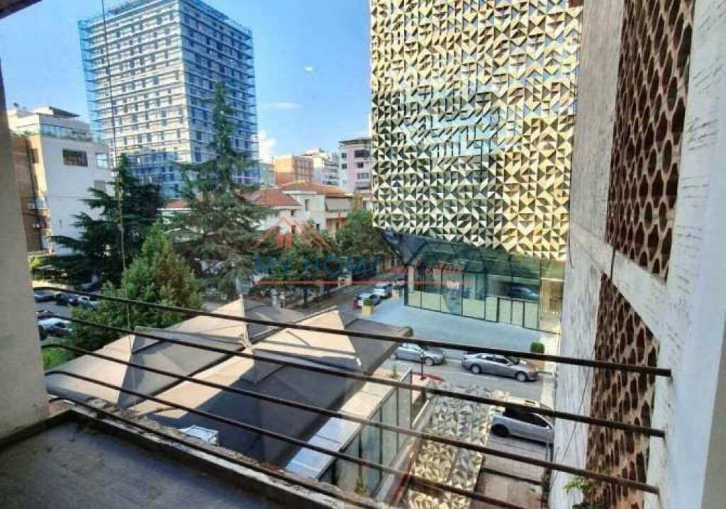 Zyre me qera ne Bllok Tirane