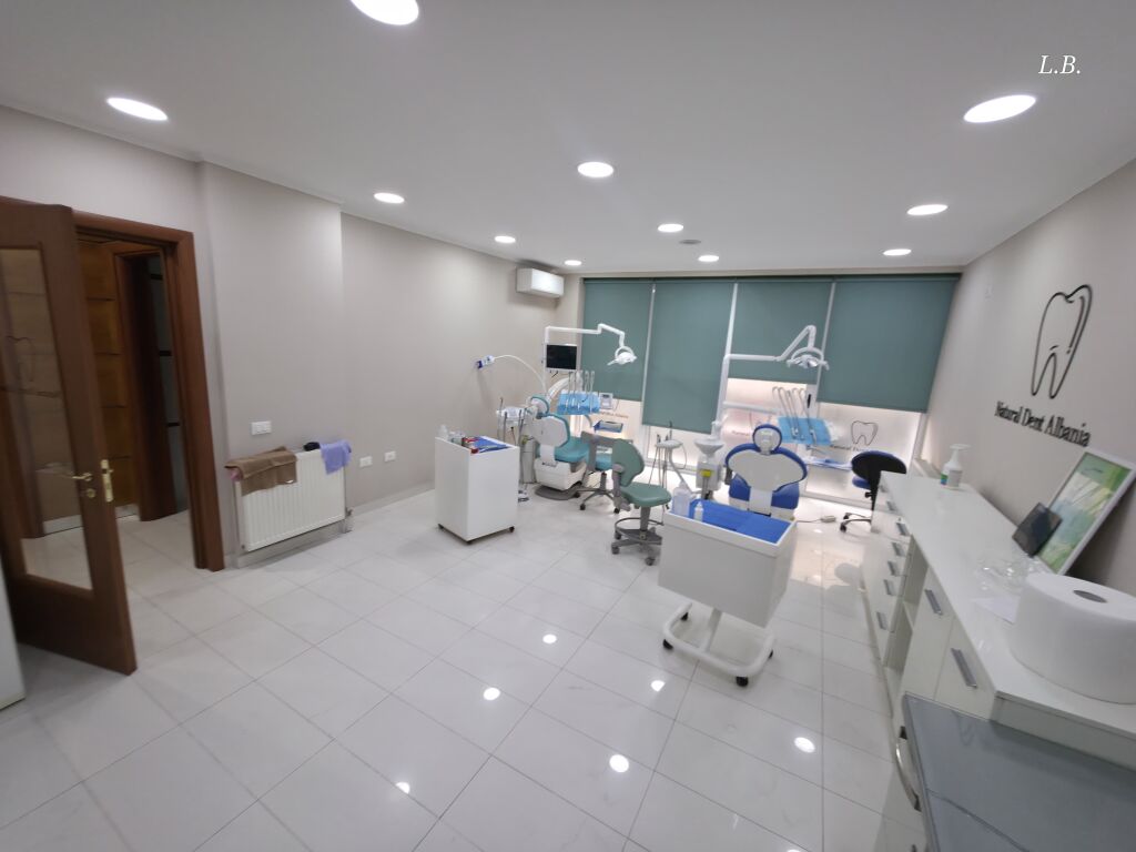PREMISES FOR RENT AT KIKA 1 PARIS COMMUNE (SUITABLE FOR OFFICE OR CLINIC)