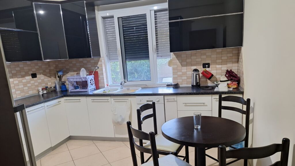 Casa privata in vendita ad Arapaj | 2 piani | Giardino e cortile