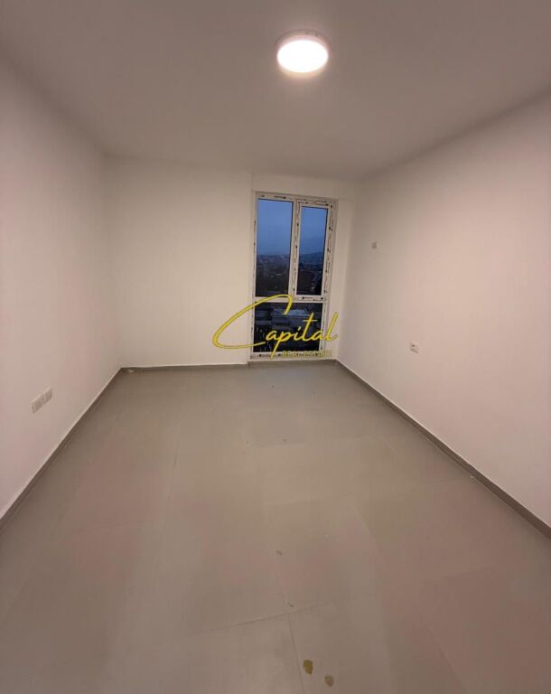 ZYRE ME QIRA 110 M2 RRUGA E DIBRES 40.000 LEKE