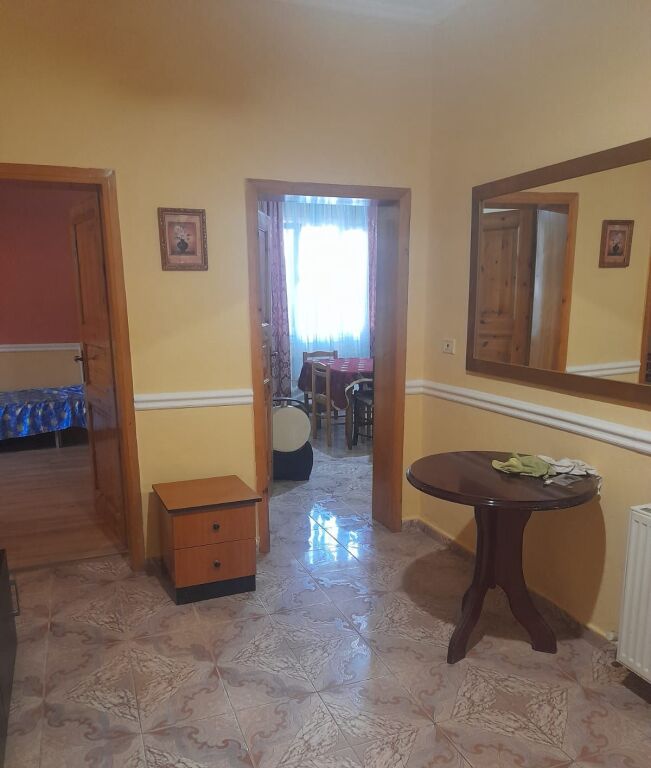Affittasi appartamento 2+1, Komuna Parisit vicino a Kristal Center 650 mila leke