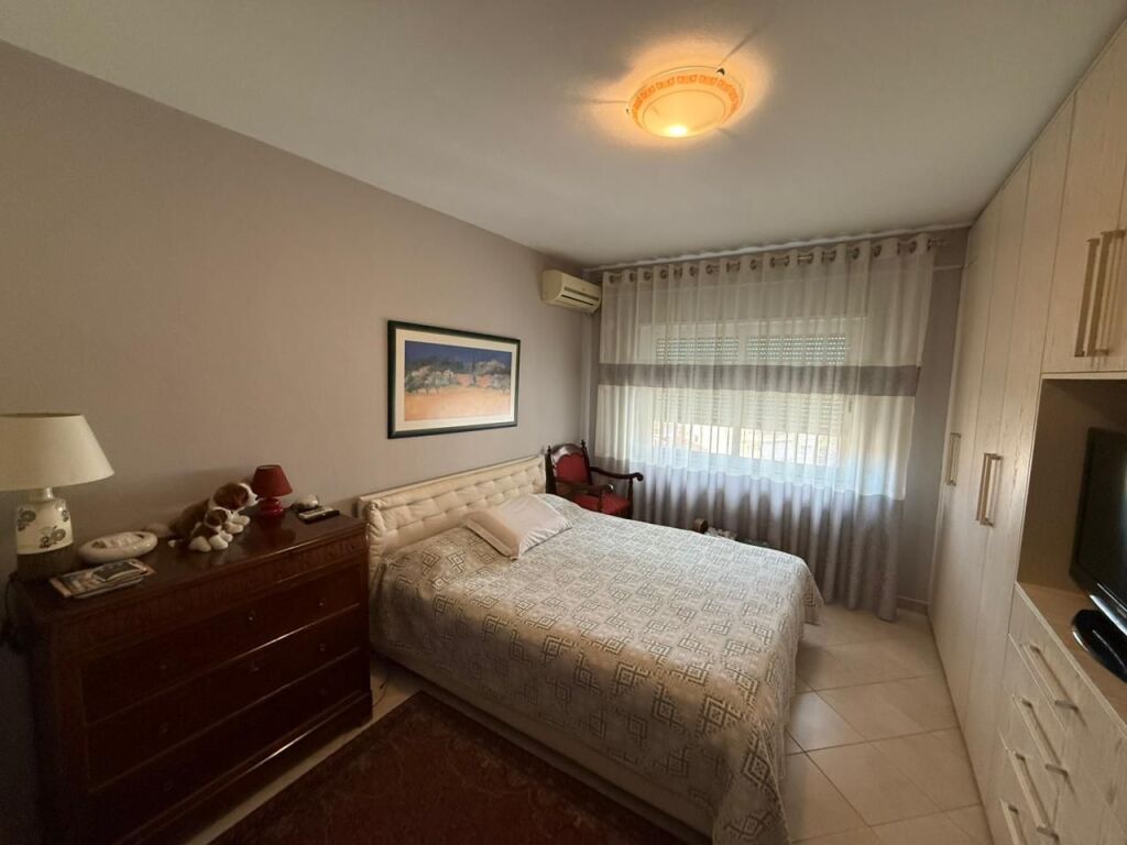 🏢 Shitet apartament 2+1  📍 Vendndodhja: Ish Parku, Rruga Ndre Mjeda💶 Çmimi: 175,000 €