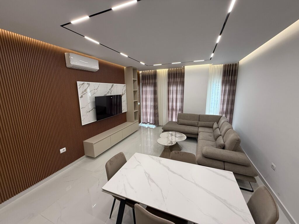 Qera Apartament 1+1 + 🅿️ në Zogu i Zi