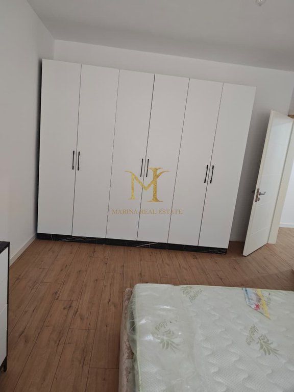 Appartamento 2+1 in affitto, 75 m², 2° piano, in un edificio esistente, in una delle zone più preferite di Durrës, vicino allo Stadio Niko Dovana !