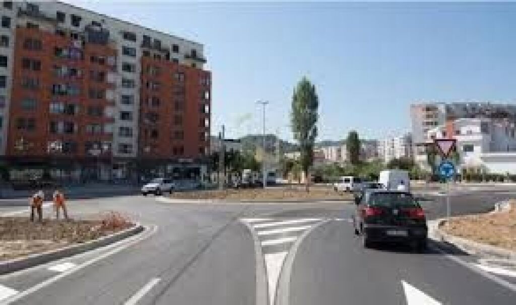 🏢 Business Premises for Sale – Yzberisht (Derveni Buildings)