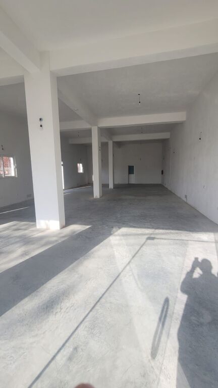 BUSINESS PREMISES FOR RENT AT ROYAL GAZ, DURRES