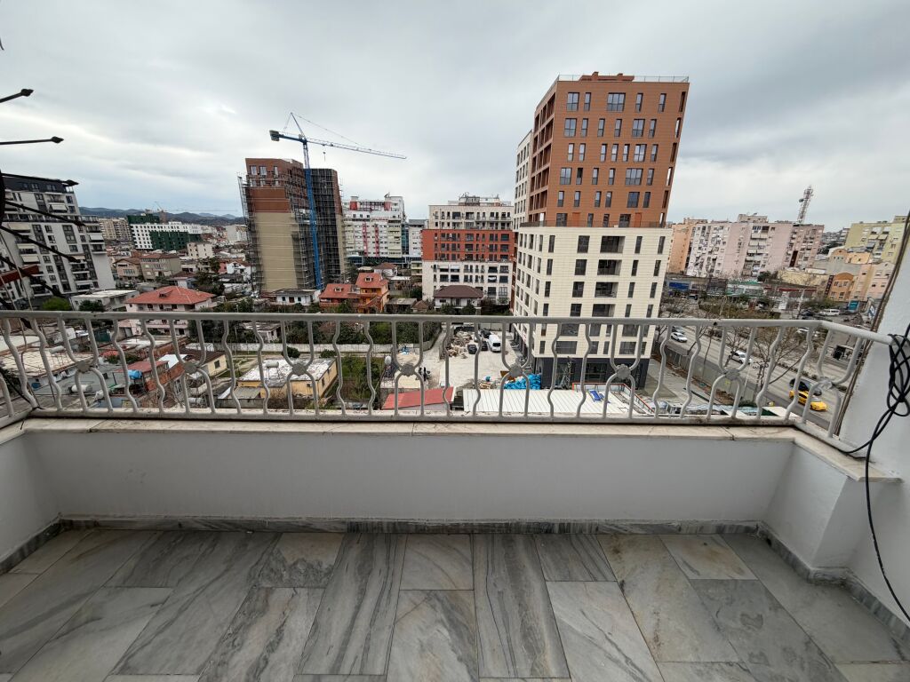 2+1, arredato a Laprake di fronte all'Hotel Relaks, 550 euro