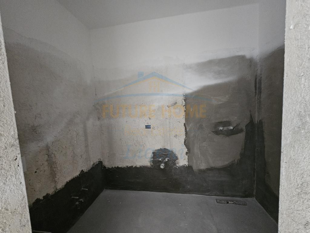 Shitet 1+1, Univers City 80.000€