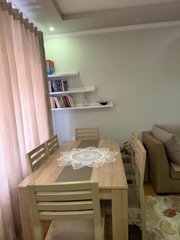 Affittasi – Appartamento 2+1 Vicino all'Ospedale Americano, Laprakë