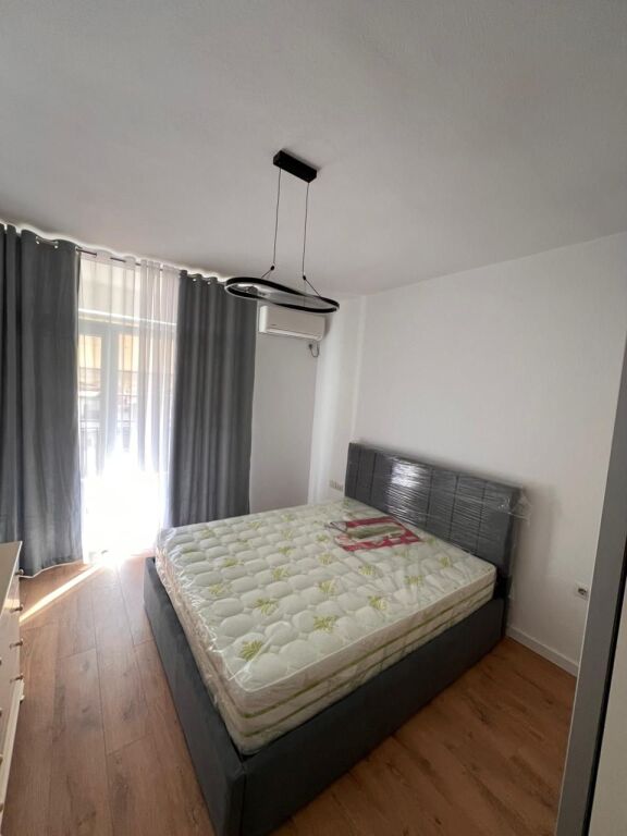 Apartament 1+1 per qera ne rrugen Myslym Shyri.
