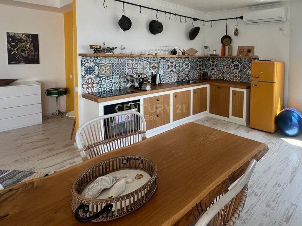 VENDESI SUPER APPARTAMENTO CON VISTA MARE PRESSO LA ROCCIA DI KAVAJES !!