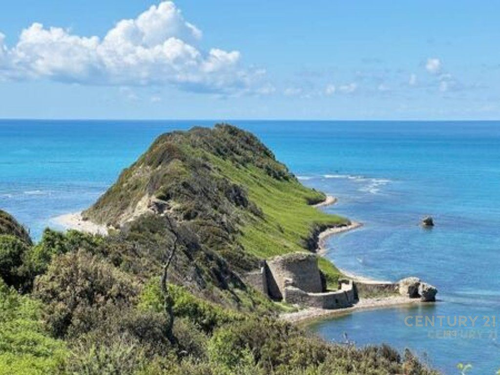 Land near Rodon Cape!