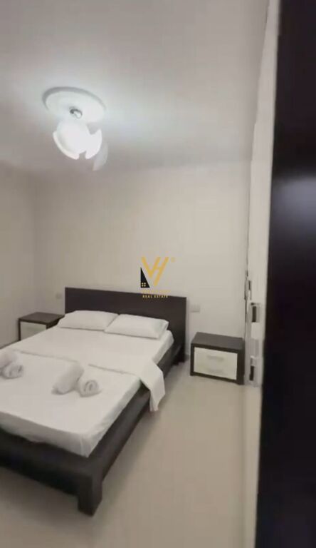 JEPET APARTAMENT 3+1+BLK ME QERA TE PAZARI I RI 90.000 LEKE