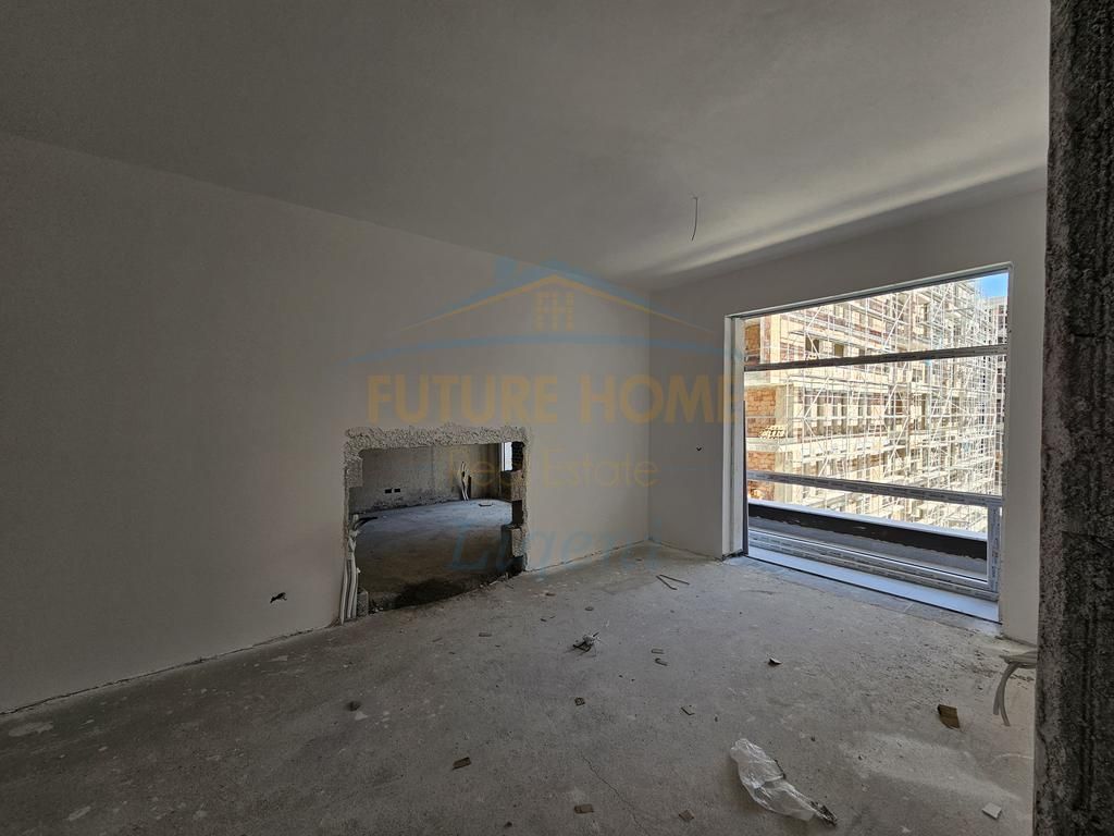 Shitet 1+1, Univers City 80.000€
