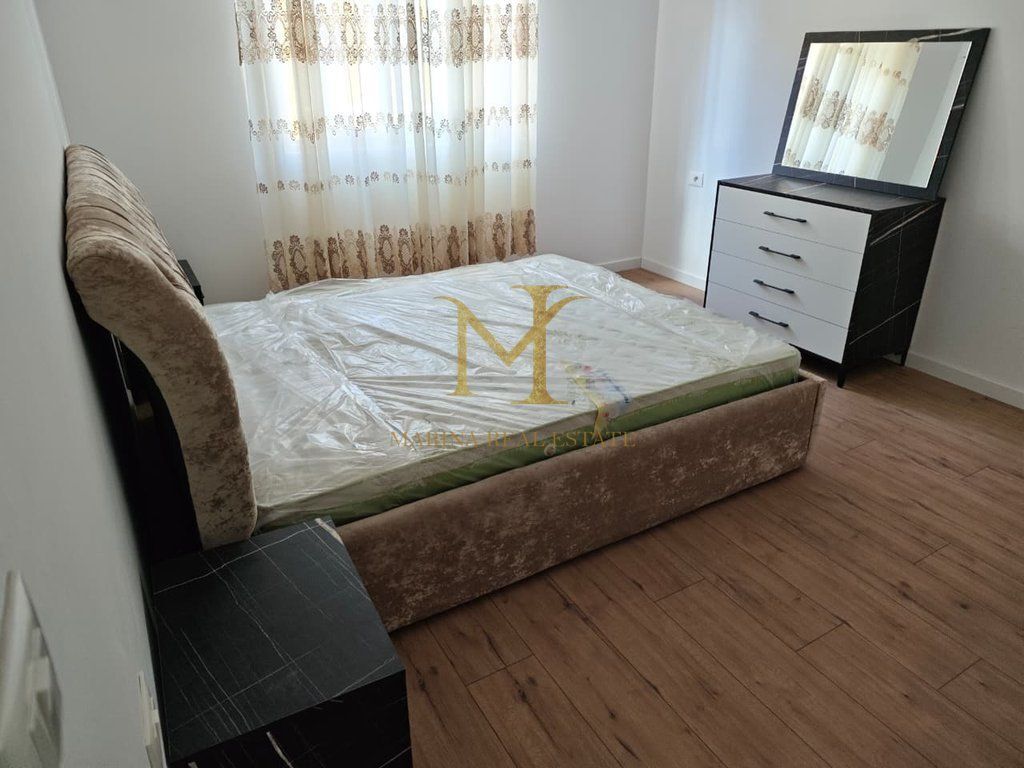 Appartamento 2+1 in affitto, 75 m², 2° piano, in un edificio esistente, in una delle zone più preferite di Durrës, vicino allo Stadio Niko Dovana !