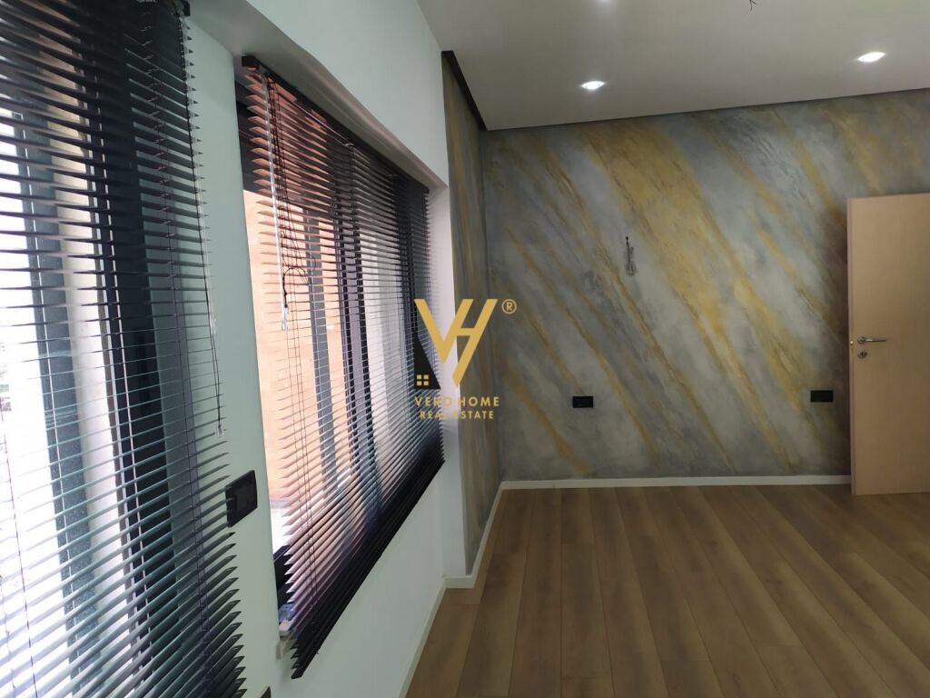 UFFICIO 80 M2 IN AFFITTO A BLLOK 93.000 LEKE