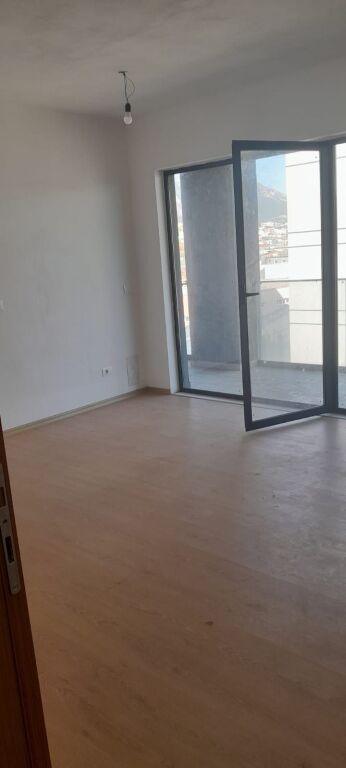 Apartament 1+1 per shitje 5 Maji !