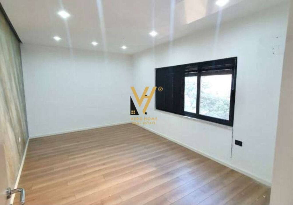 UFFICIO 80 M2 IN AFFITTO A BLLOK 93.000 LEKE