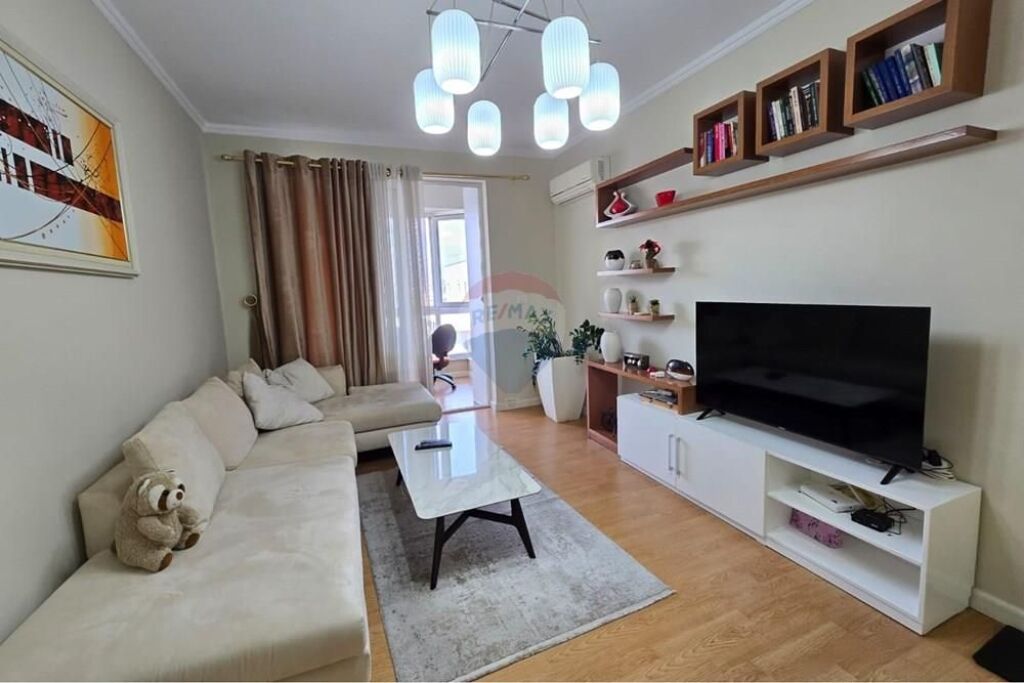 Apartament - Për Shitje - Stacioni i Trenit, Tiranë