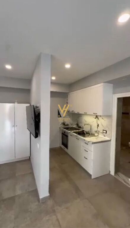 MONOLOCALE IN AFFITTO IN VIA BURGU 40.000 LEKE