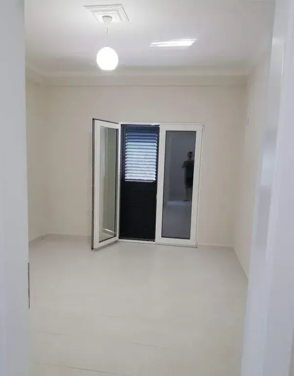 Jepet hyrje 3+1+2 me qera ne Qytet Studenti