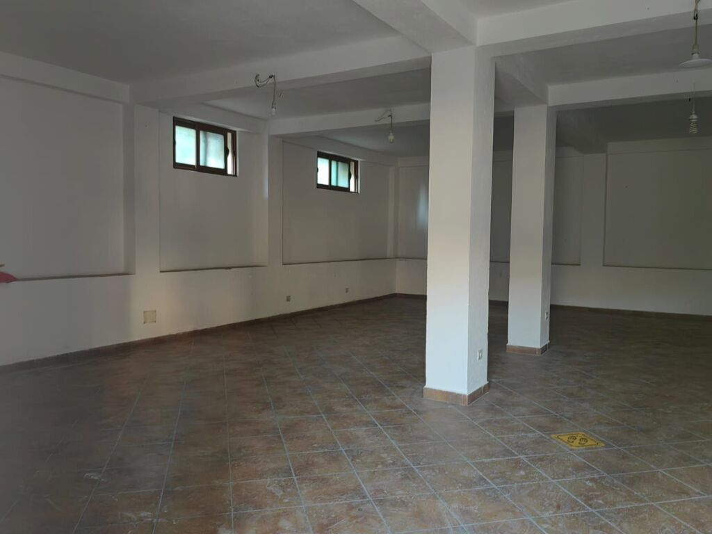 Negozio/locale commerciale in affitto 100 m² – 45.000 Lek (Via Tonin Harapi, a soli 2 minuti dal Venue Club)