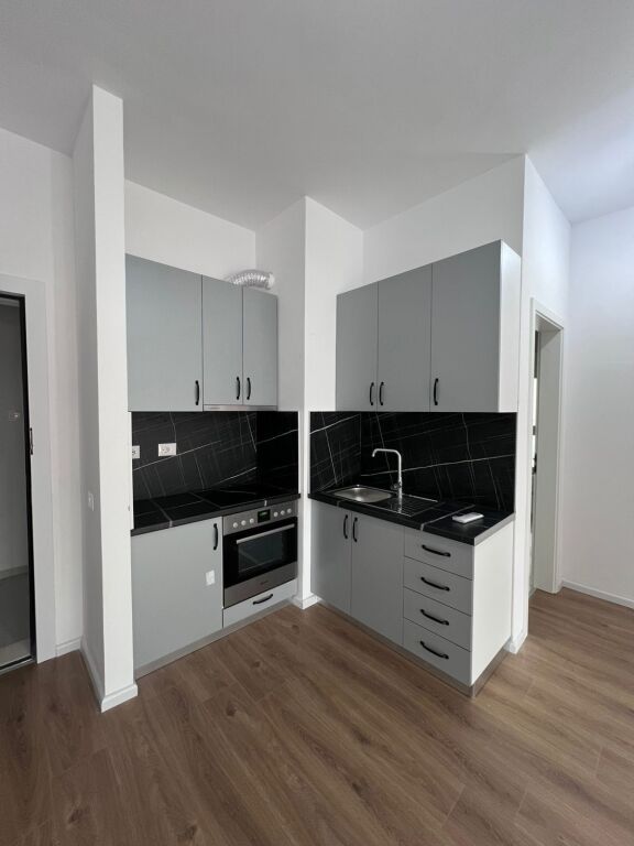 In affitto Appartamento 1+1 Vuoto, Residenza Kadiu edificio 4 ( Ali Dem ) 350 mila lek