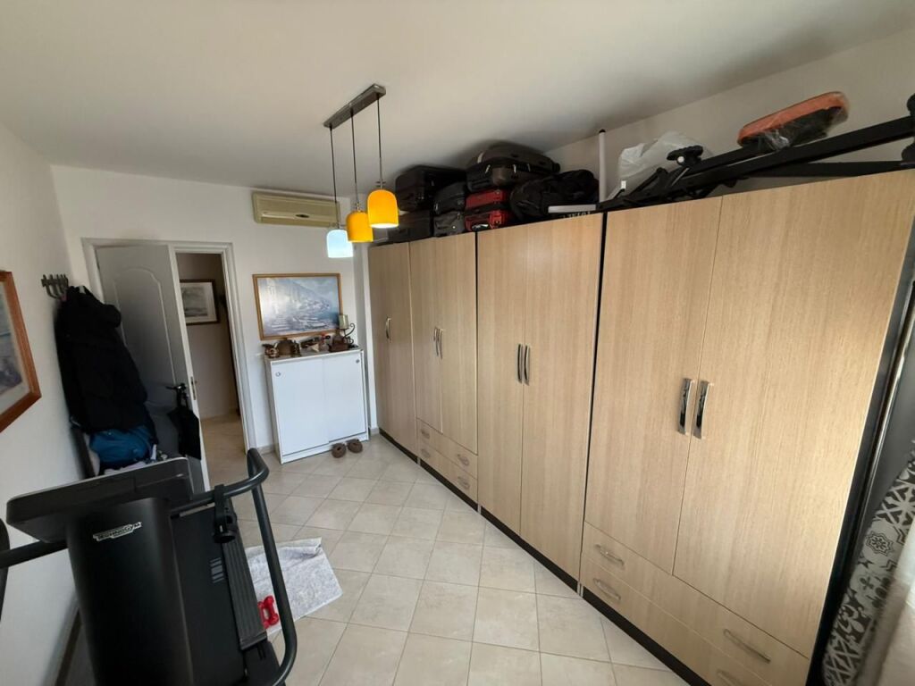 🏢 Shitet apartament 2+1  📍 Vendndodhja: Ish Parku, Rruga Ndre Mjeda💶 Çmimi: 175,000 €