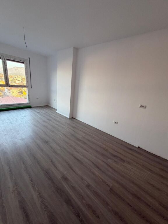 Shitet apartament 1+1 ne Paskuqan