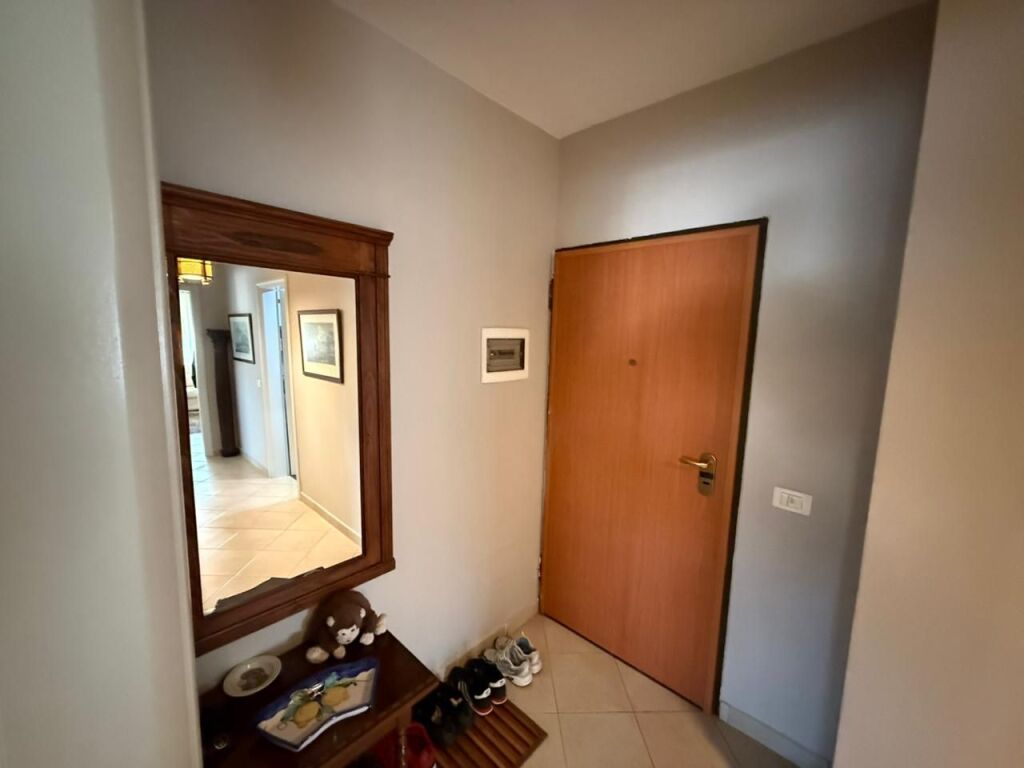🏢 Shitet apartament 2+1  📍 Vendndodhja: Ish Parku, Rruga Ndre Mjeda💶 Çmimi: 175,000 €