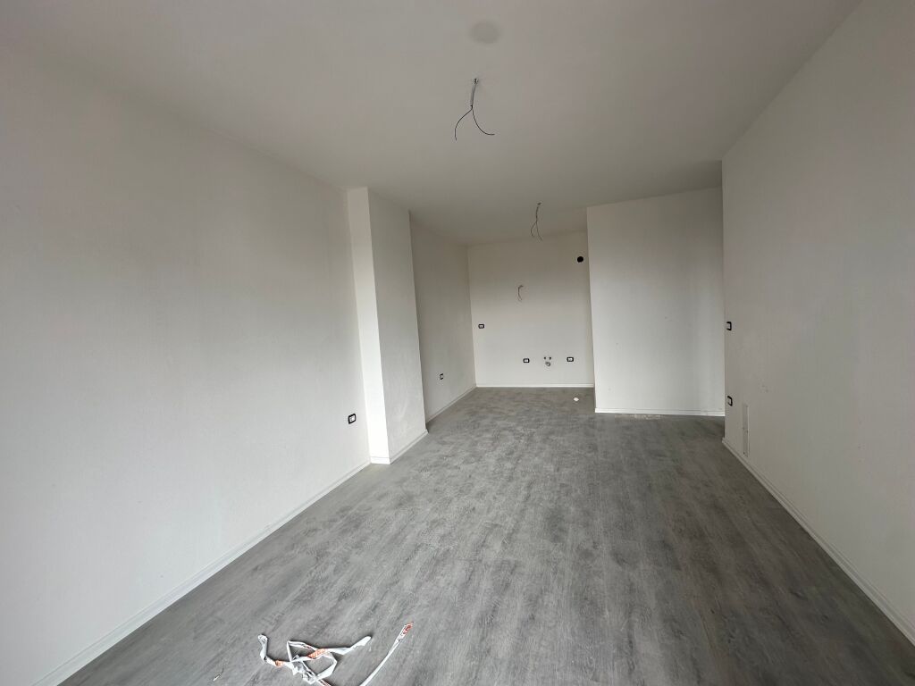Shitet dy apartamente 1+1 / 1700€/m2 Turdiu fusha