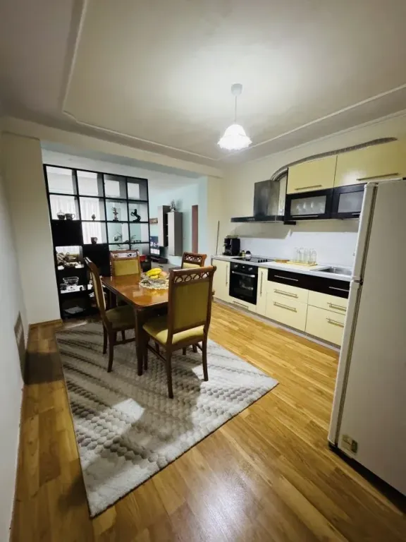 Jepet apartament 1+1 me qera , rr gjik kuqali me drita , uje dhe int te perfshire