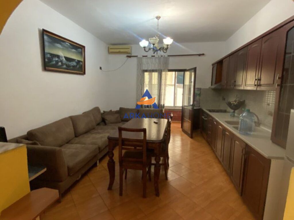 AFFITTASI APPARTAMENTO 1+1+BALCONE "LONI LIGORI ,ASTIR" 320 EURO