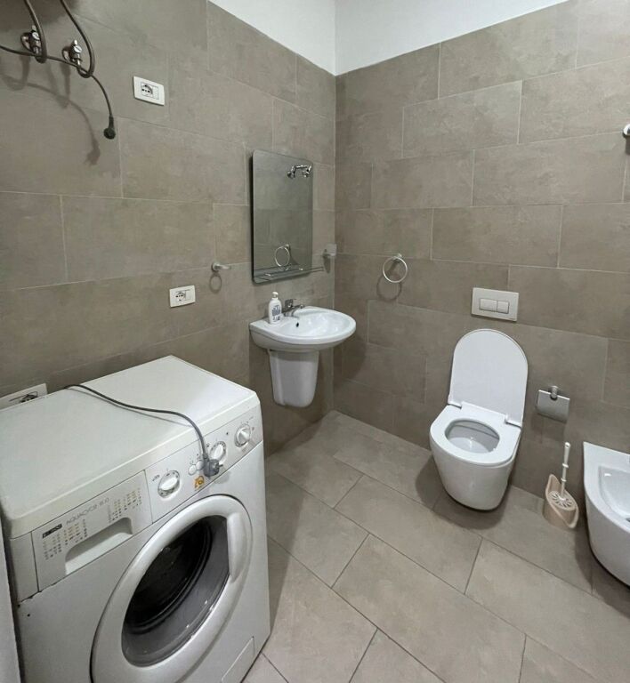 🏡 Jepet me Qira Apartament 1+1 – pranë Square 21