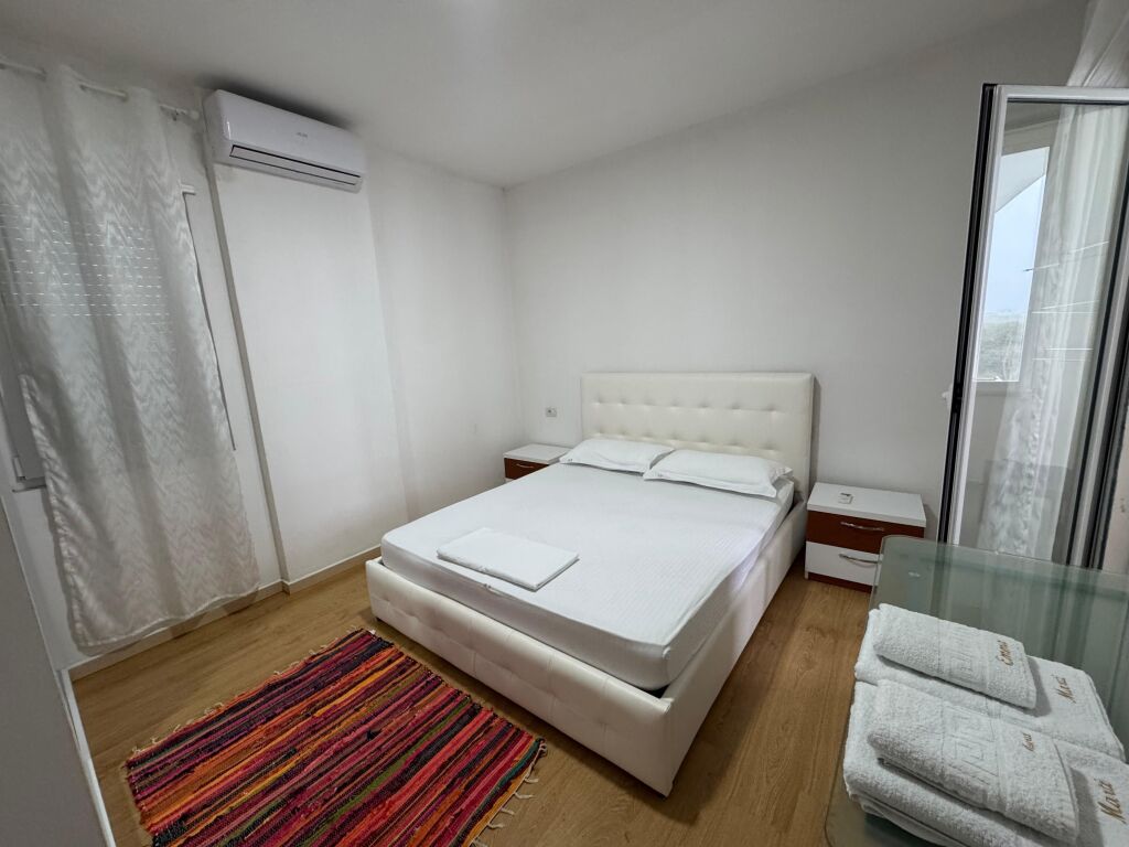 Jepet apartament me qera 1+1