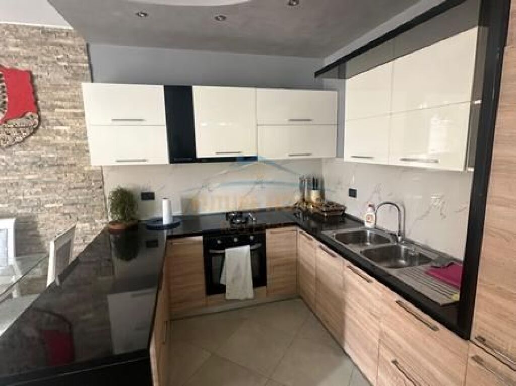 Qera, Apartament 2+1, Unaza e Re, Tirane.