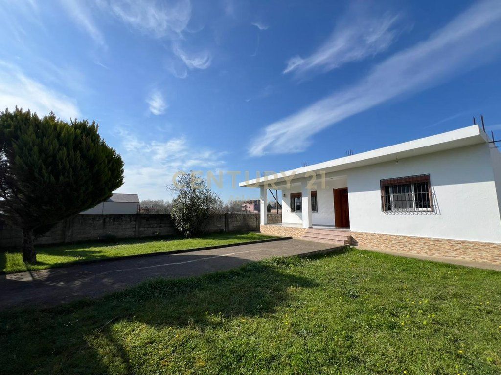 PRIVATE HOUSE FOR SALE NEAR THE CENTER IN SHIJAK !