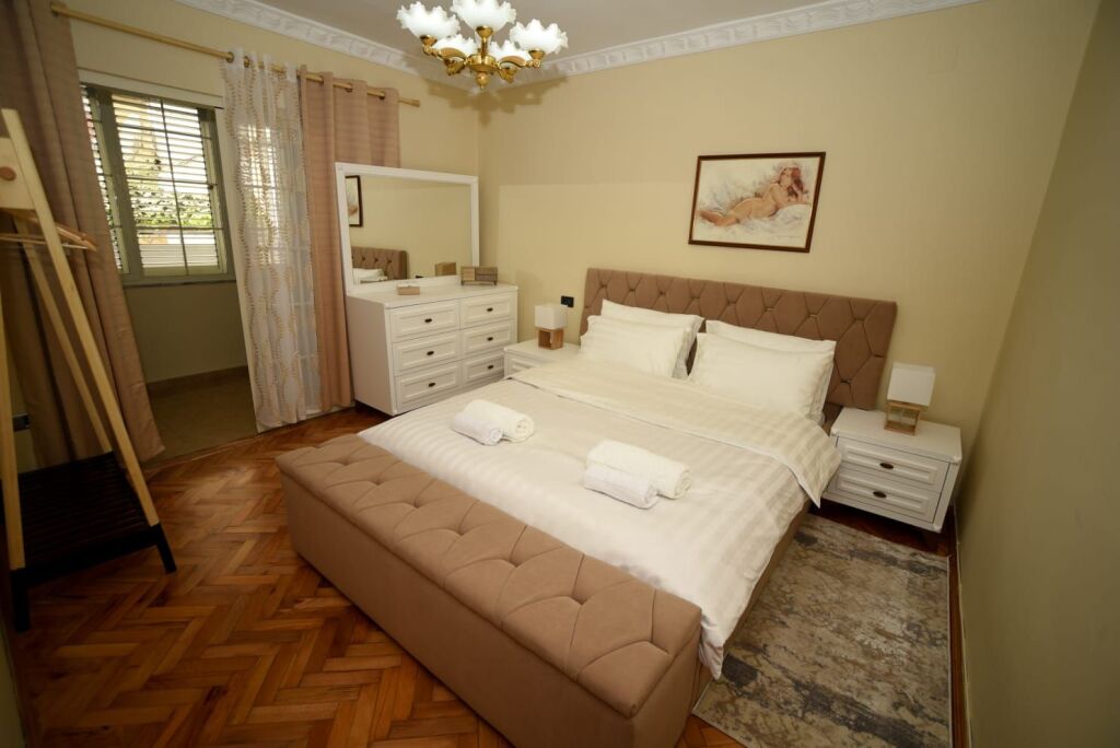 🏡 Jepet me qera apartament 2+1 – Rruga Fortuzi / Mine Peza