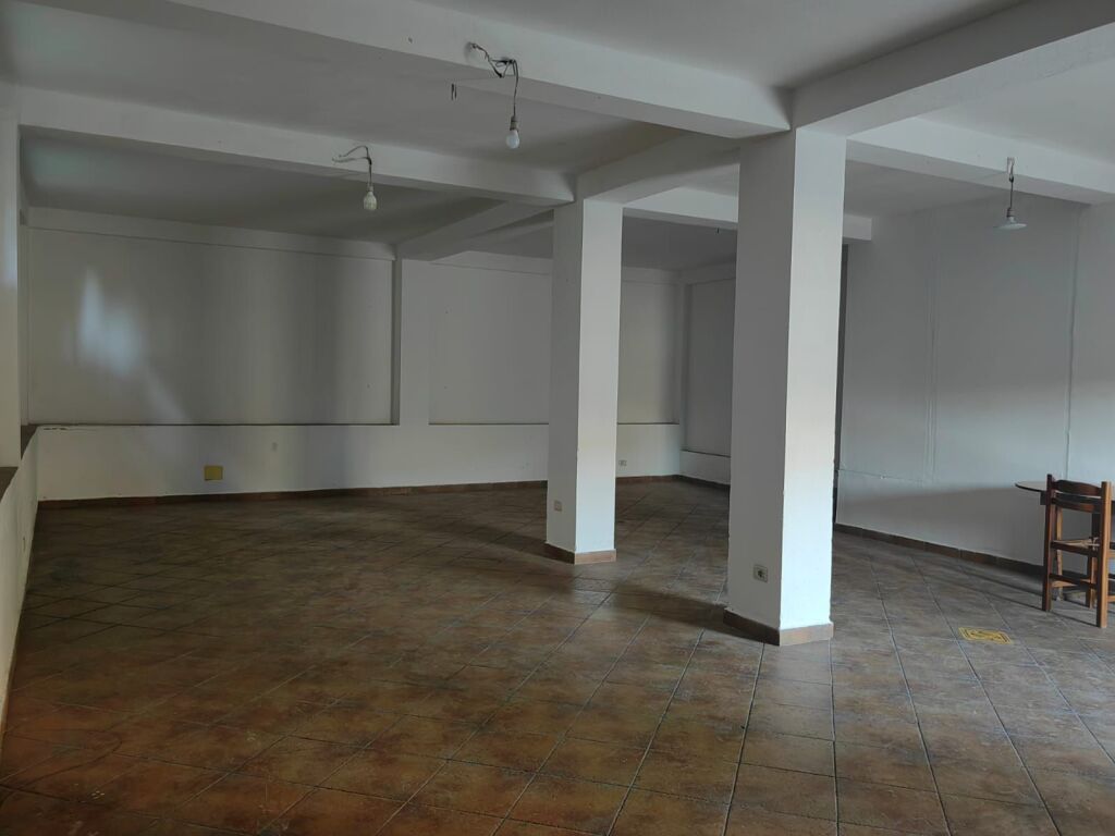 Negozio/locale commerciale in affitto 100 m² – 45.000 Lek (Via Tonin Harapi, a soli 2 minuti dal Venue Club)