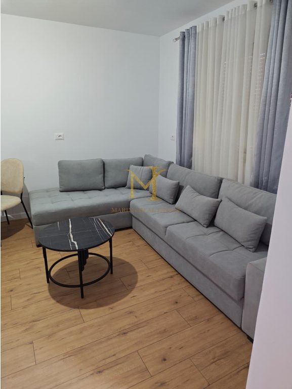 Appartamento 2+1 in affitto, 75 m², 2° piano, in un edificio esistente, in una delle zone più preferite di Durrës, vicino allo Stadio Niko Dovana !