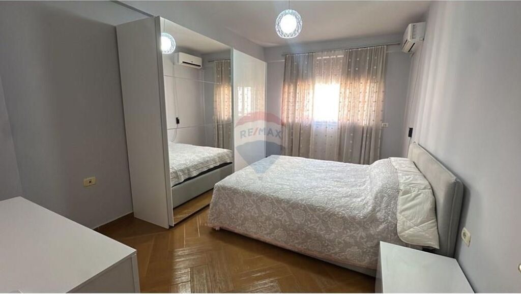 Apartment 1+1 for rent at Komuna e Parisit