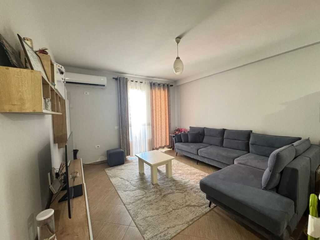 Shitet Apartament 2+1 në Yzberisht