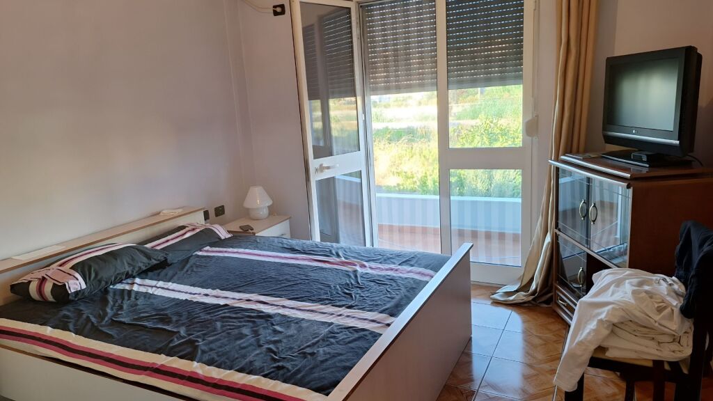 Casa privata in vendita ad Arapaj | 2 piani | Giardino e cortile