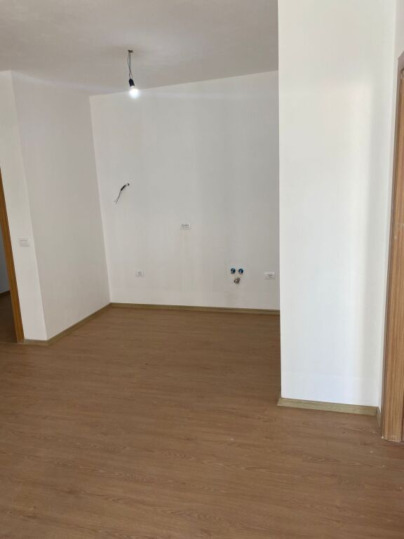 Apartament 1+1 per shitje 5 Maji !